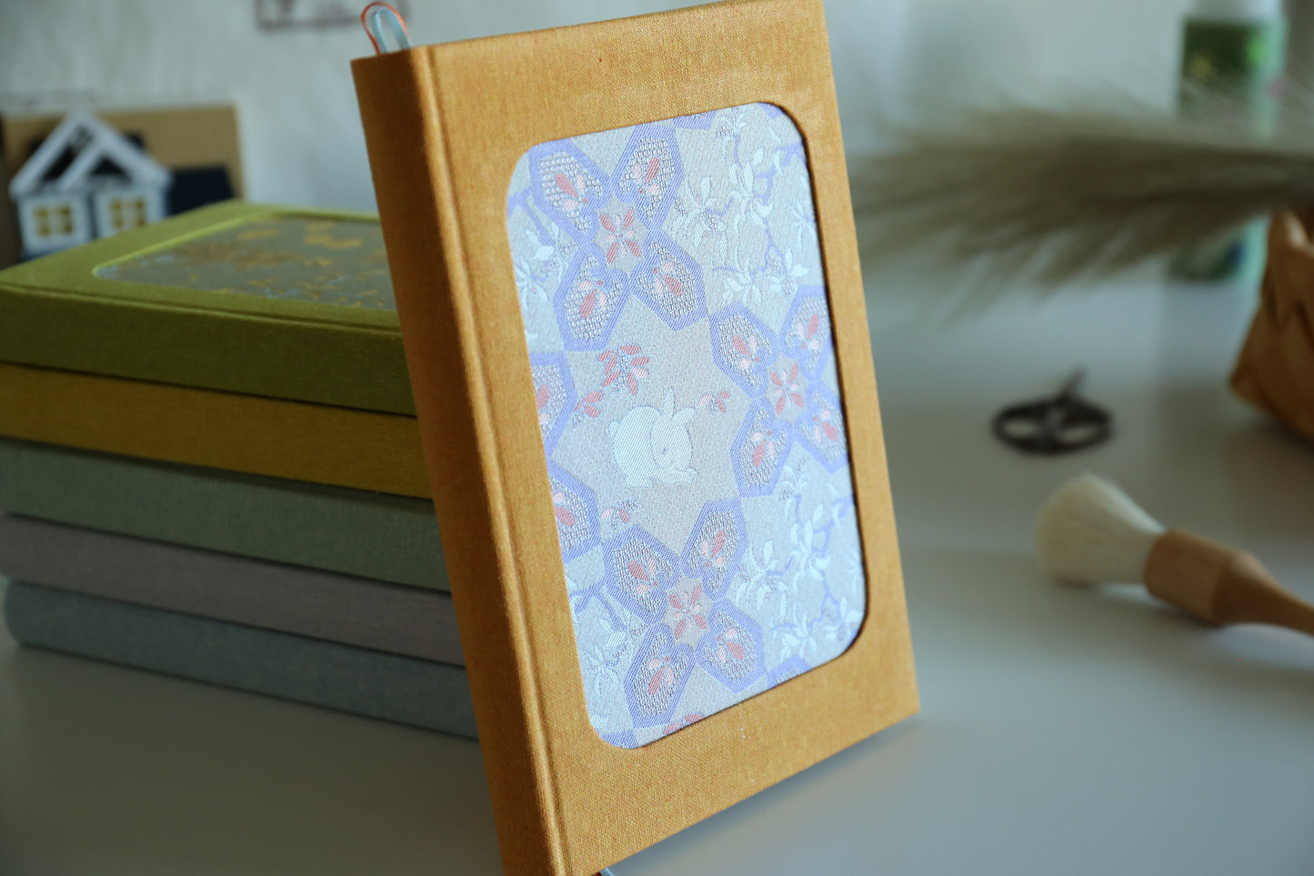 Rounded Spine Dot Grid Journal(Jade Rabbit)