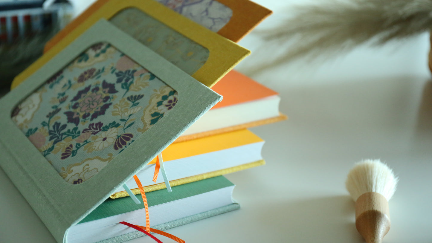 Rounded Spine Dot Grid Journal(Patterned Brocade)
