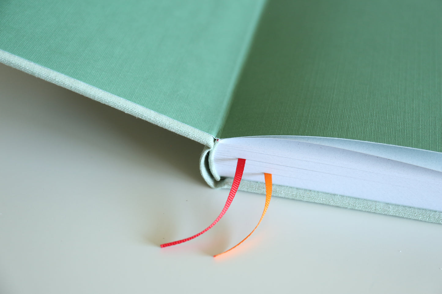 Rounded Spine Dot Grid Journal(Patterned Brocade)