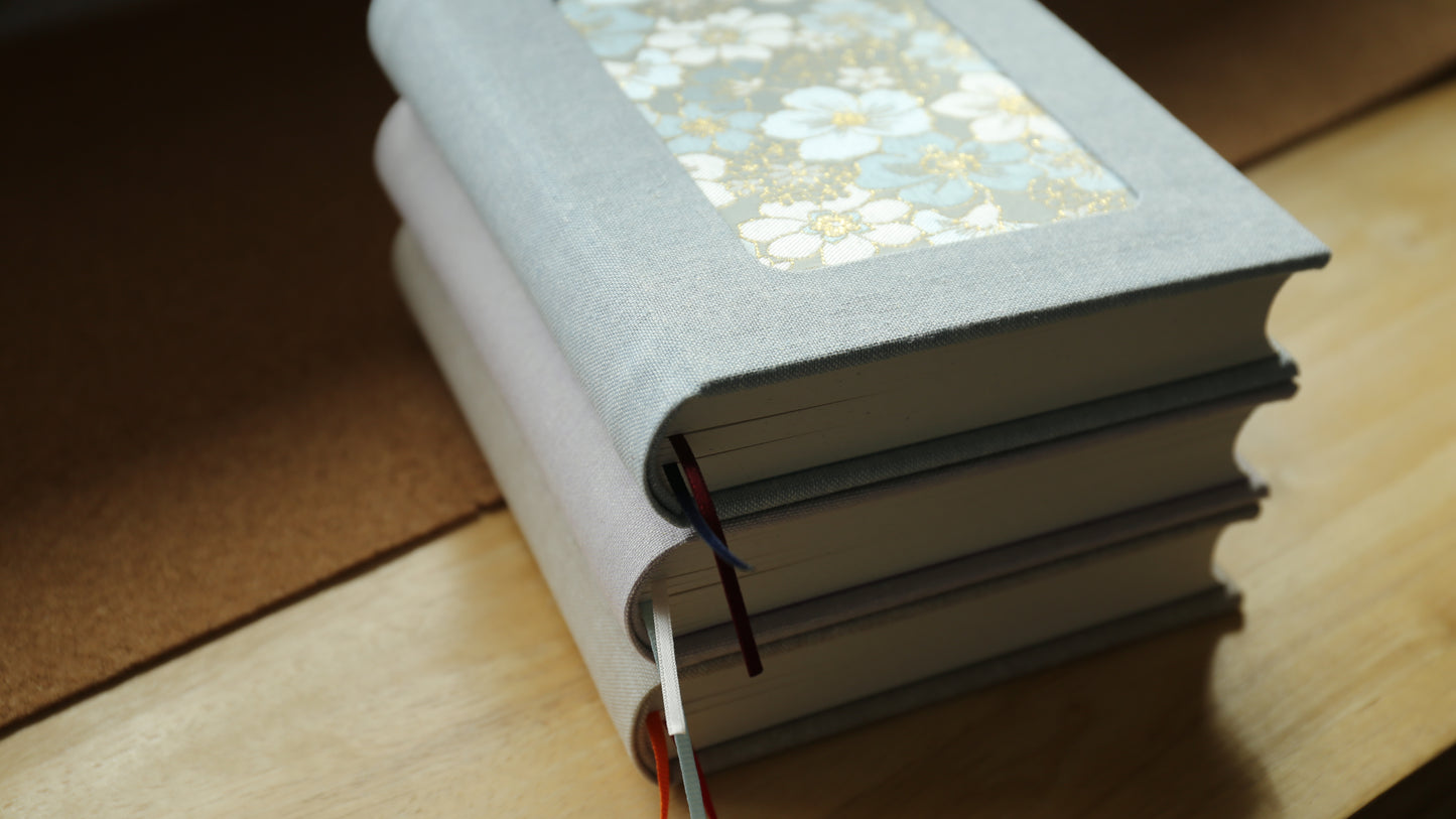 Rounded Spine Journal With a Tricolor Theme (Blue Flower)