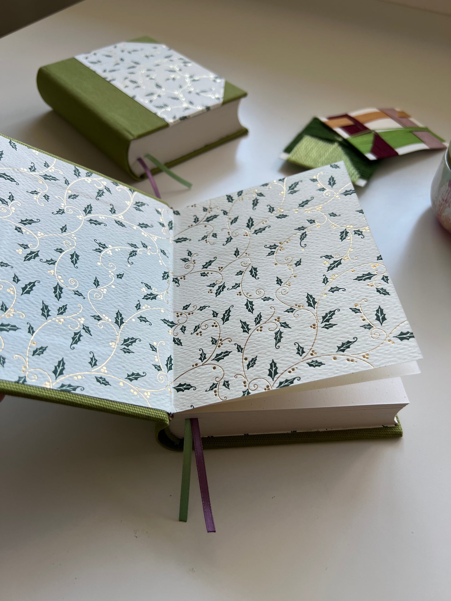 Green Series Round-Spine Journal (window)