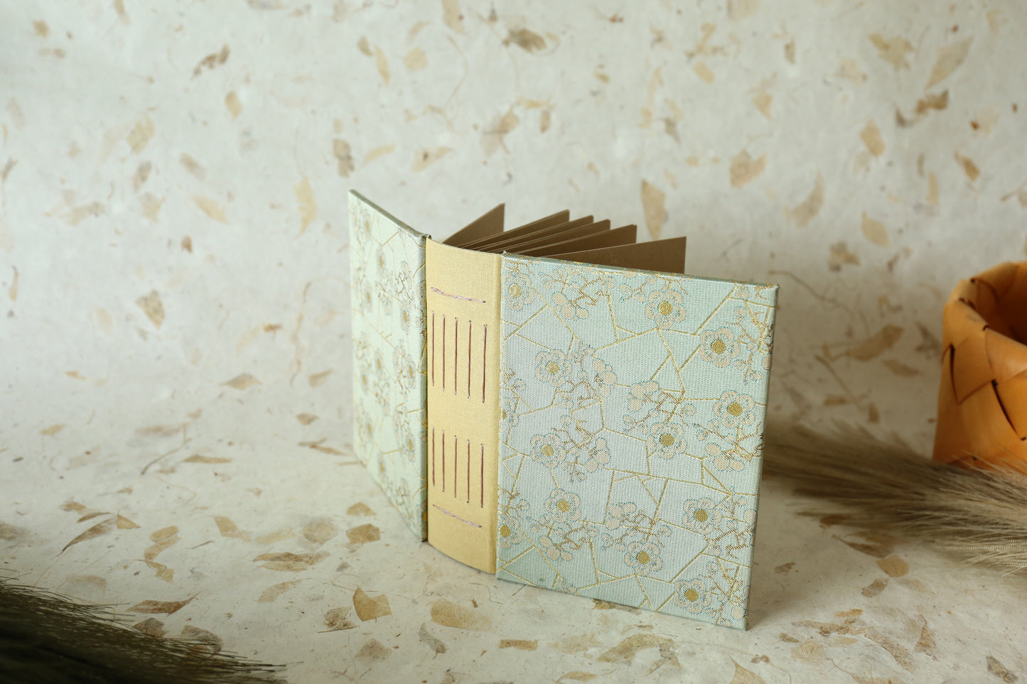 Song Brocade photo album (Golden Plum Blossom)