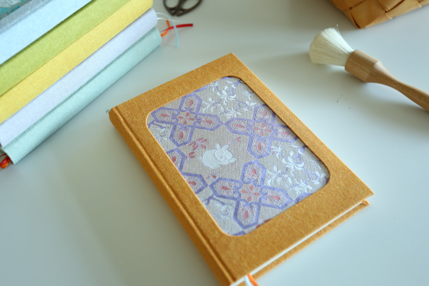 Rounded Spine Dot Grid Journal（Jade Rabbit）