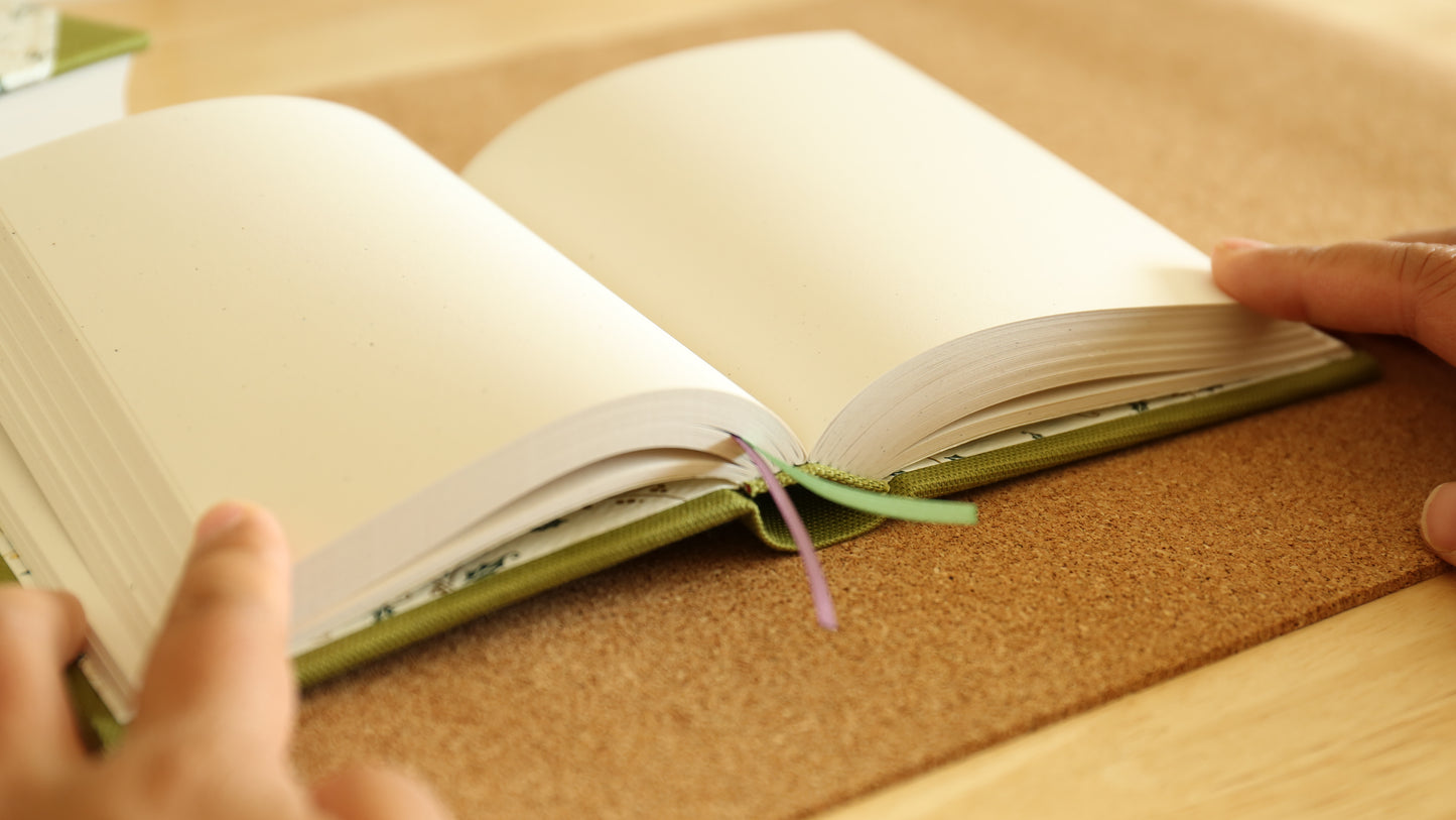Green Series Round-Spine Journal (window)