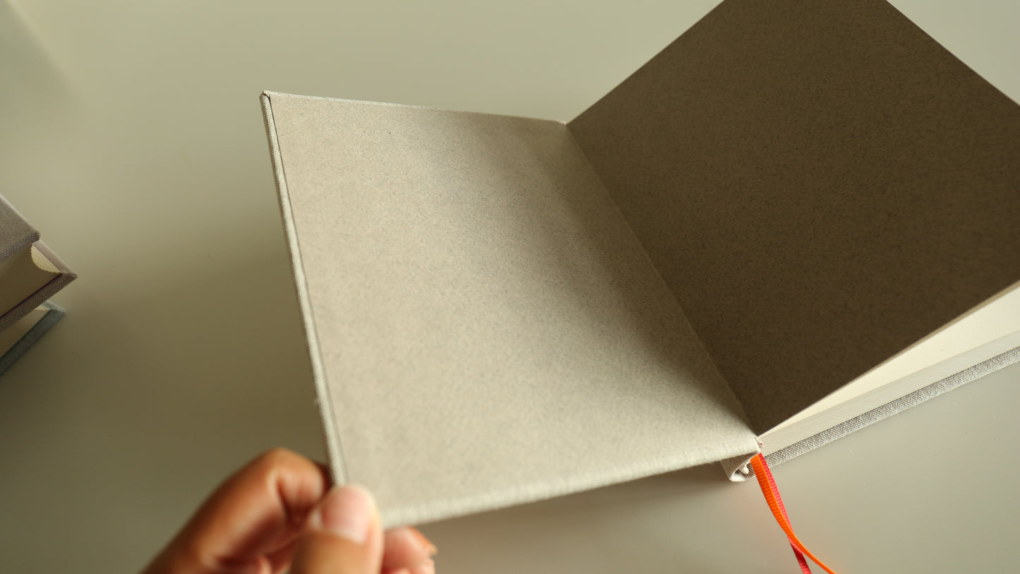 Rounded Spine Journal With a Tricolor Theme (Oat Flower)