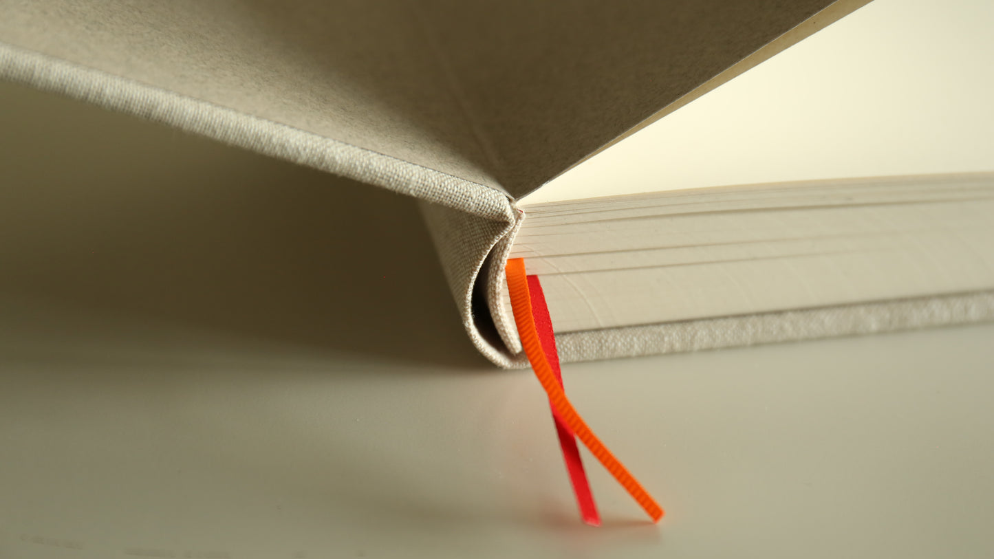 Rounded Spine Journal With a Tricolor Theme (Oat Flower)