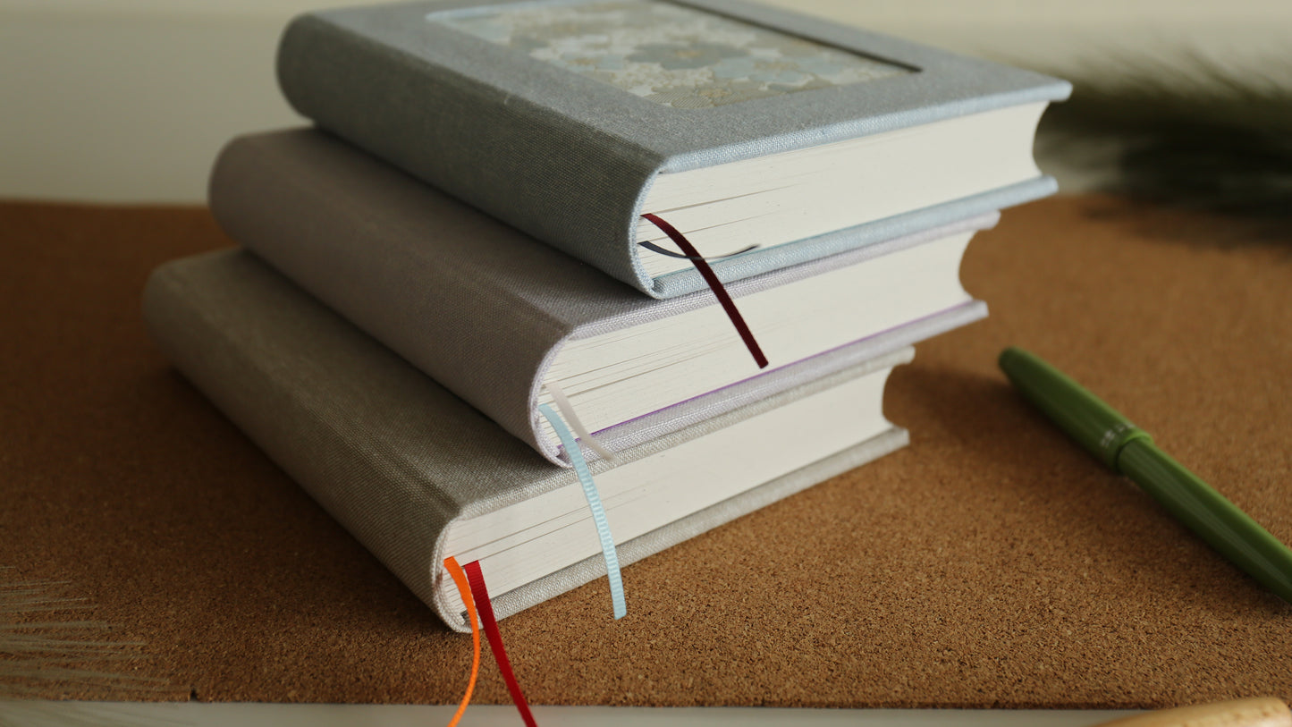 Rounded Spine Journal With a Tricolor Theme (Oat Flower)