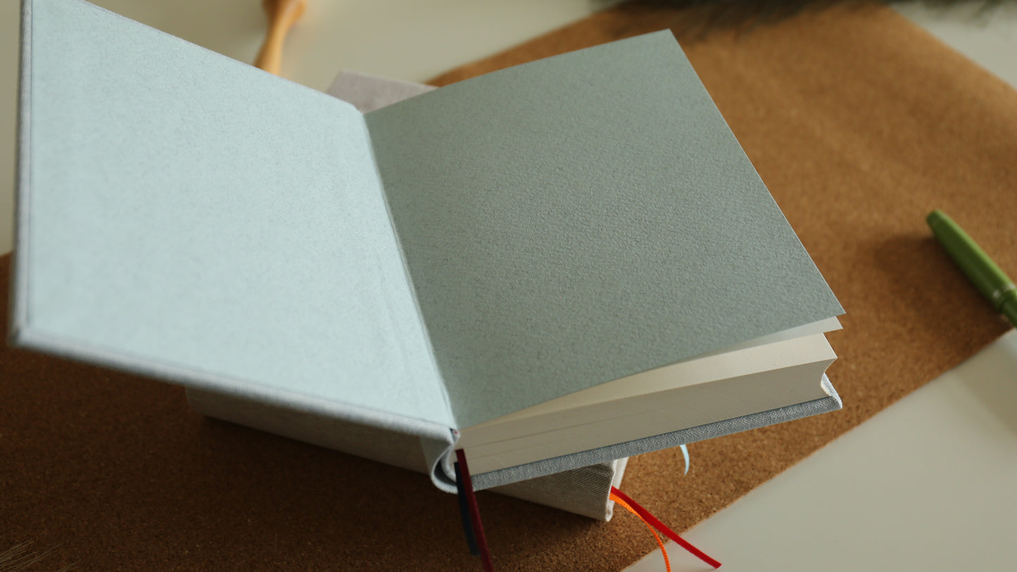 Rounded Spine Journal With a Tricolor Theme (Blue Flower)