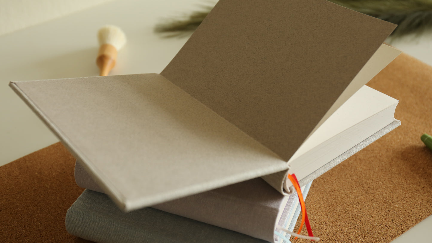 Rounded Spine Journal With a Tricolor Theme (Oat Flower)