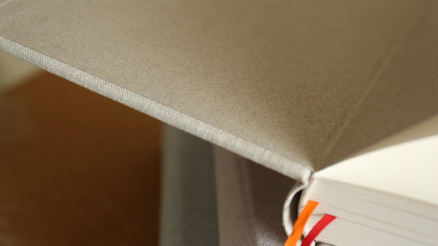 Rounded Spine Journal With a Tricolor Theme (Oat Flower)