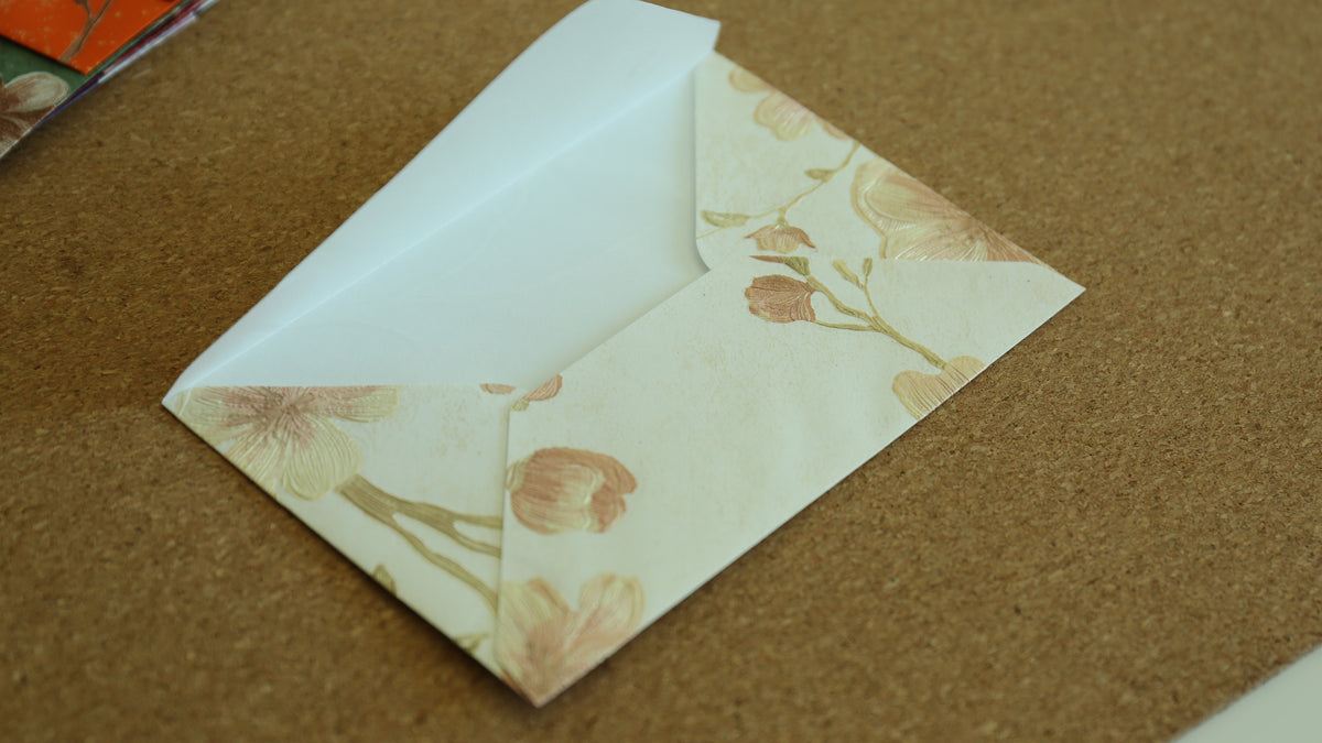 Floral Embossed Envelope 🌸 📮