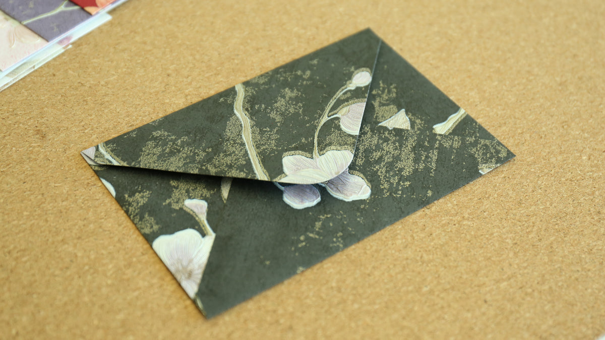 Floral Embossed Envelope 🌸 📮