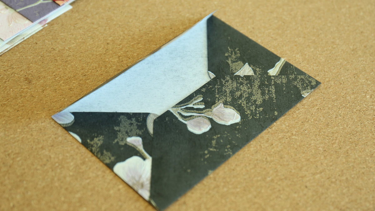 Floral Embossed Envelope 🌸 📮