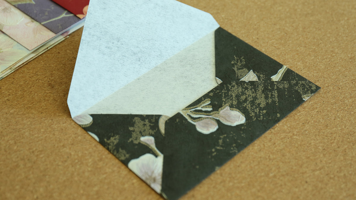 Floral Embossed Envelope 🌸 📮