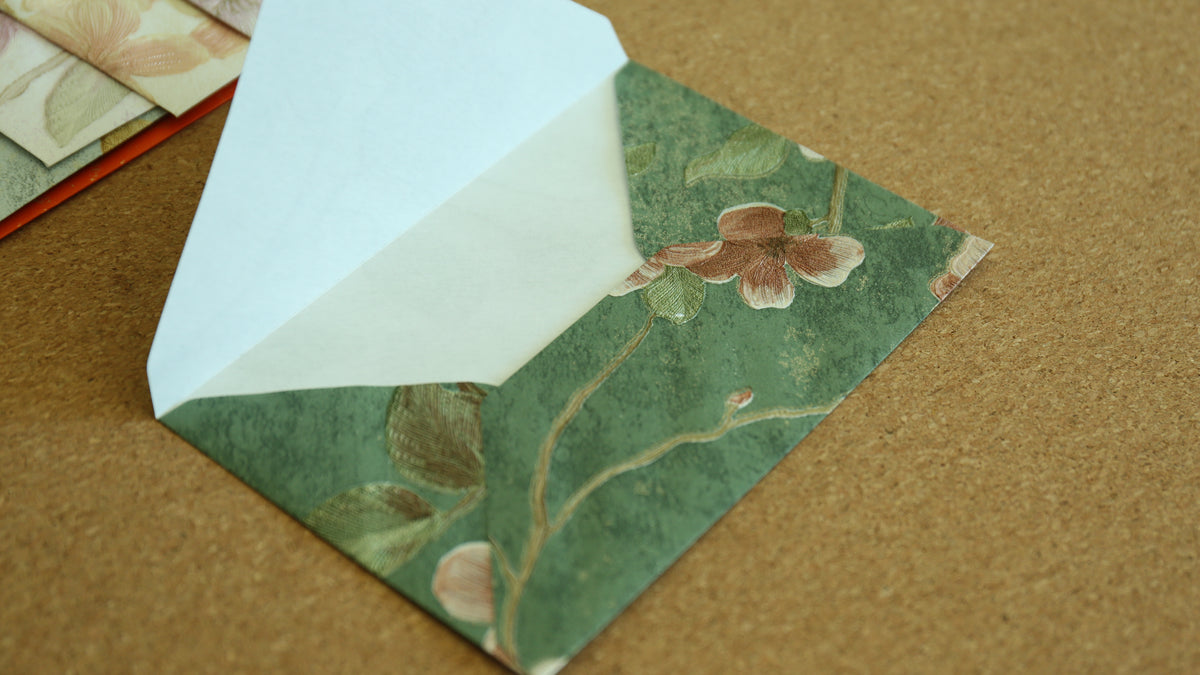 Floral Embossed Envelope 🌸 📮