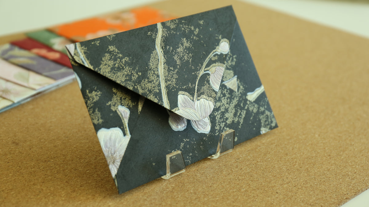 Floral Embossed Envelope 🌸 📮