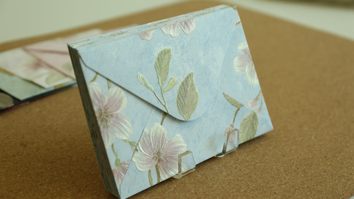 Floral Embossed Envelope 🌸 📮